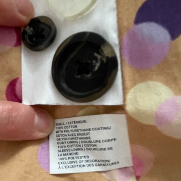 Gap trench coat. Size XS. Khaki outer shell. Polka dot lined. Great condition. - Picture 8 of 9